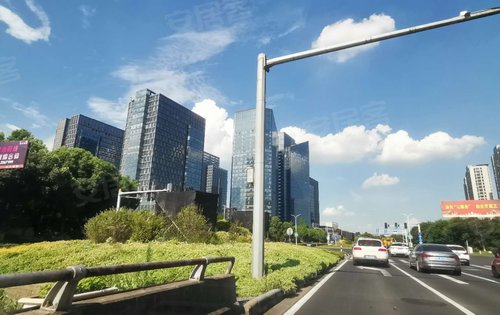 吴兴区ebd总部自由港,目前已入驻1360多家企业,距项目500米