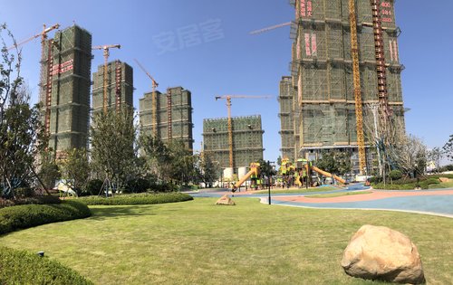 太仓恒大滨江悦府采用欧式园林打造社区景观,37-45%绿化率,楼间距宽广