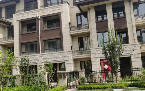 霸州孔雀城梁园别墅区健康跑道绿化环境实景拍摄 外地可以直接贷款