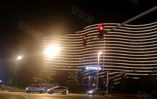 夜晚的信华城酒店真的太高大上了