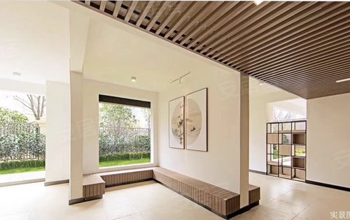 融创归心社区交付标准实拍架空层内的娱乐会客厅