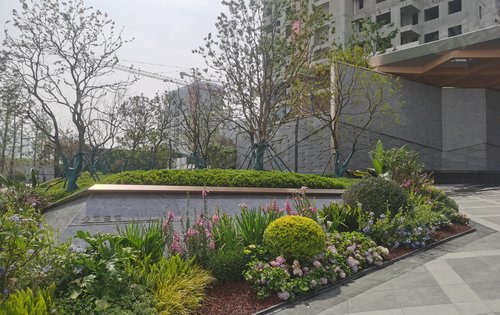 越秀铁建西派天悦动态:越秀铁建西派天悦,高新三期未来之瞳西邻,酒店式四代住宅。小区大门口实景拍摄!-西安安居客