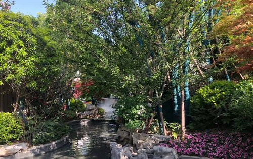 汉化-原山        一座小院便是一方天地,里面藏着一年四季的自然美景