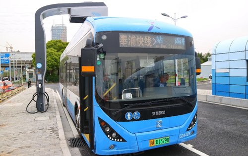 项目北侧上海市首条brt.