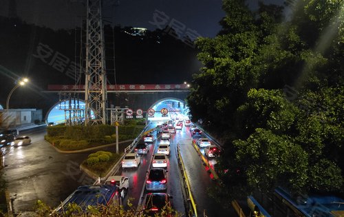 正榮悅榕府動態:金雞山隧道路口的夜景-福州安居客