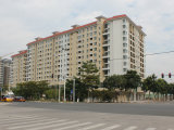 主打中小户型及大户型复式，位处荔城荔景大道，居住暂不够便利。