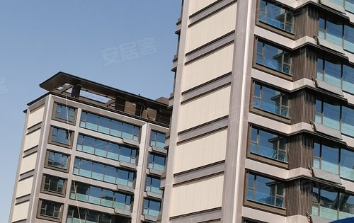 云峰原著无滤镜实拍图纯铝板外立面海蓝宝石材