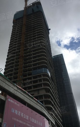 深汕绿地中心写字楼和商场都在有条不紊的施工中商场预计明年9月份