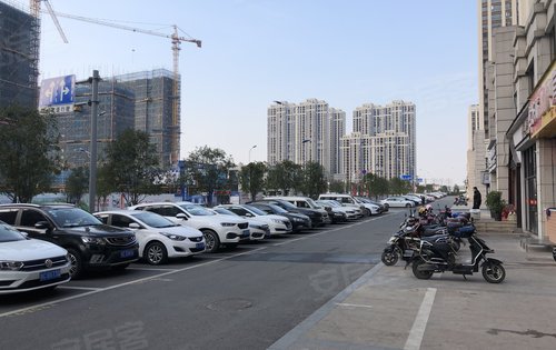 小區馬路邊路面停車位展示