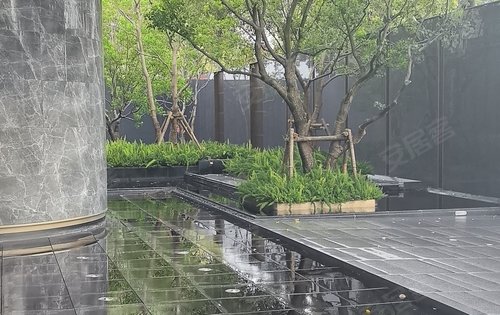 小区大堂进门水池