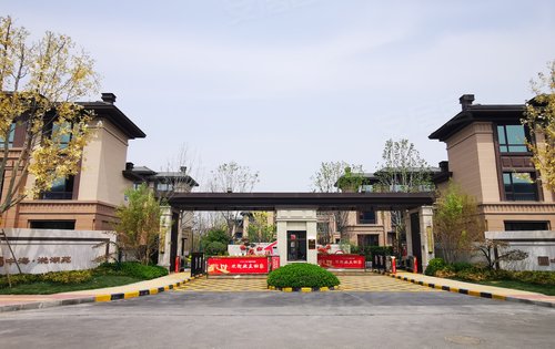 滟湖苑实景展示澜湖苑准现今年交付关注别墅的小伙伴欢迎到现场看房