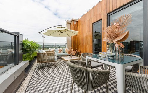 保利半岛和屿上叠样板间双主套设计在露台看露天电影吧观星赏月