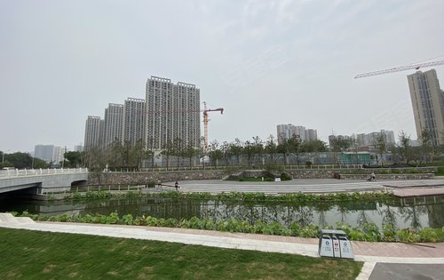 金輝長安雲築旁邊的長安中央公園飯後娛樂休閒好去處