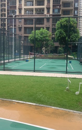 凤凰湾小区网球场