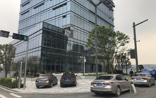 广州大学城智慧谷·12光年动态:思科智慧城写字楼玻璃外观展示欢迎来