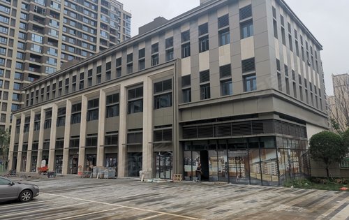 准现商铺,层高6米,全业态经营(重餐饮),有需要快咨询吧