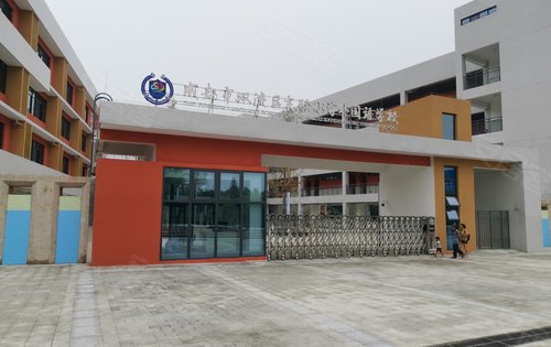 双流实验小学外国语学校明日开学距离我们项目仅有200米左右