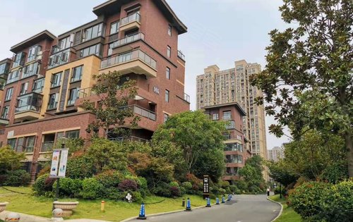 东方今典·东方公馆动态:太阳高照的小区显得格外美丽-信阳安居客