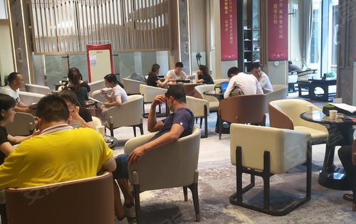 金辉优步花园售楼部现场