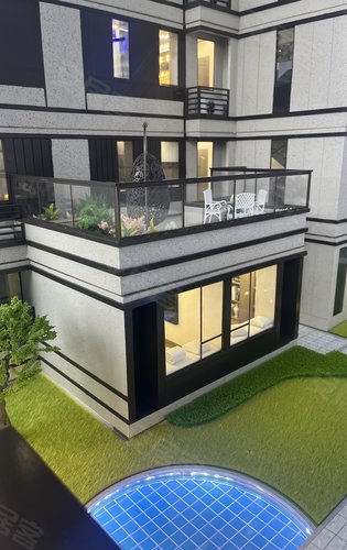 叠拼总高6层,下叠135平,中叠a户型143平,中叠b户型115平,上叠户型132