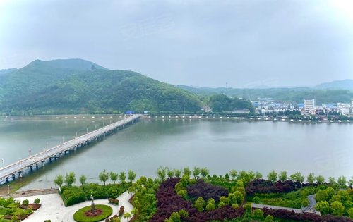 浉河北岸一线河景