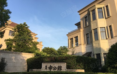 复地申公馆园区入口实,均价2万,欢迎咨询