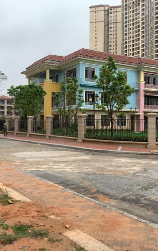 家門口教育放心,惠州龍光城小區幼兒園到初中已開學,晶晶幼兒園,華中