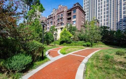 这种纯绿化带园区还能找到么,只有滨江凯旋门能满足你哦-丹东安居客