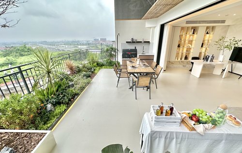 在家远眺峨眉山金顶，享受四代住宅魅力，户型通风采光效果优秀，电梯小高层，现代度假园林式中庭