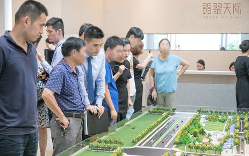 营销中心暨公园示范区今日盛放
英国皇家礼仪之旅面试优雅启动