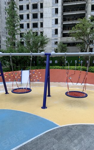 小区儿童秋千