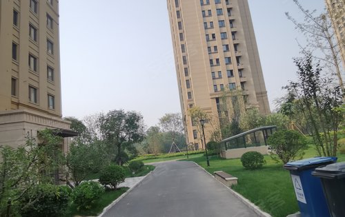 温泉新都孔雀城荷园二期洋房楼下绿化环境实景拍摄  小高层均价8500