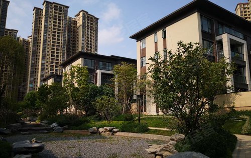 绿色龙光即将交付的龙公馆