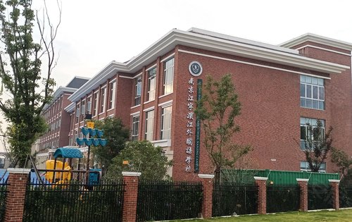 苏州外国语学校看起来挺高大上的
