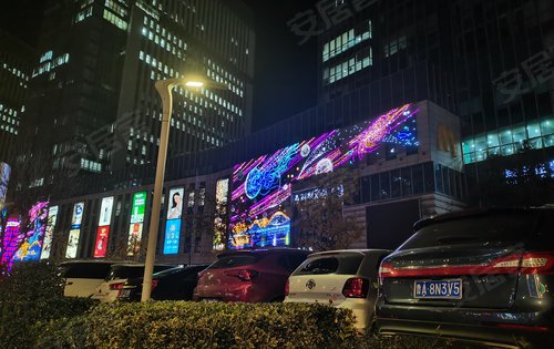 实拍项目北侧美莲广场夜景,晚上散步逛街非常舒适-济南安居客