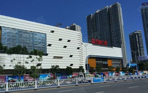 圣景龙湾二期动态:项目离万达广场是真的近,就在旁边,很大的一个商圈