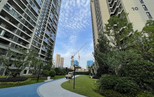 地建嘉信·臻华府动态:今日小区实景园林分享-汉中安居客
