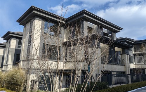 保利和府动态:蓝天白云,外立面与蓝天结合-大连安居客