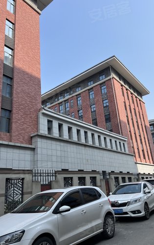 贵阳一中李端棻中学,划片区读书,每天都能听到里面的孩子欢声笑语,这