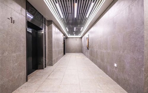 小区地下电梯厅