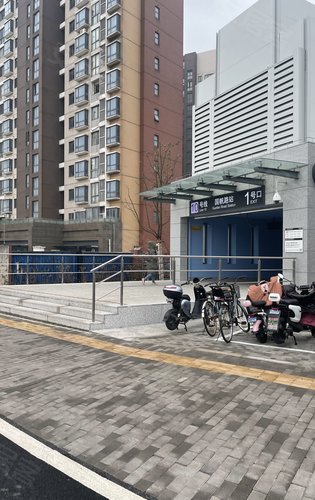 上港星江湾南侧约400米国帆路地铁