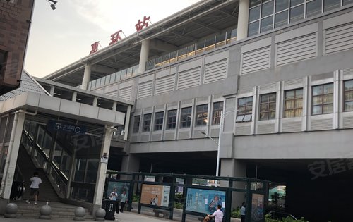 小区门口就是惠环轻轨站和公交站出行非常方便详细优惠点击咨询