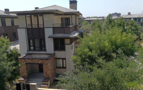 我这有一套牛驼独栋别墅一套