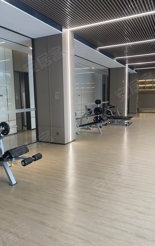 小区配套的健身房一角