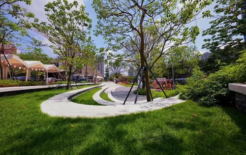 小区旁边滨水公园景观,未来业主可以饭后河边散步