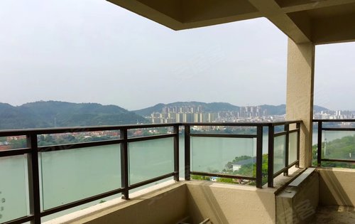 华发国宾壹号166㎡复式楼中楼,2层南面看江,180度江景