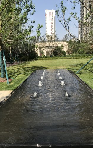 一期现房住宅万方阳光草坪